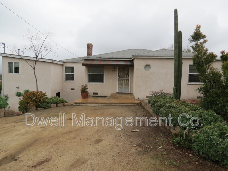 8841 Almond Rd in Lakeside, CA - Building Photo