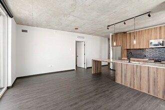140 N Ashland Ave in Chicago, IL - Building Photo - Building Photo