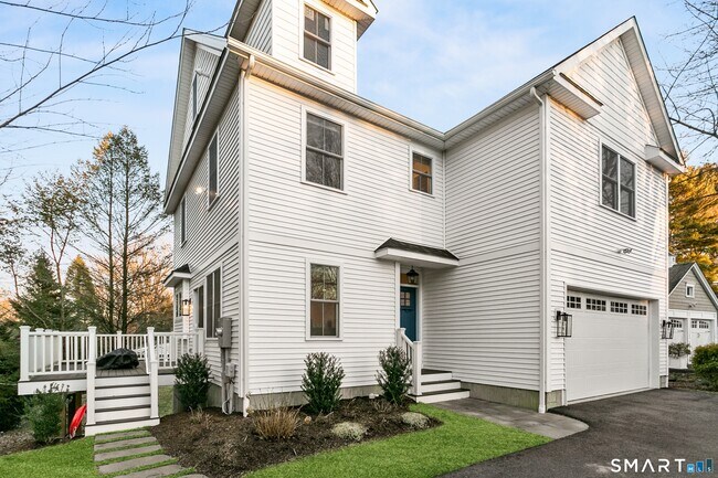 210 High Ridge Ave in Ridgefield, CT - Building Photo - Building Photo