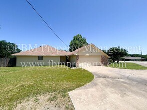103 Oak Creek Ct in Waxahachie, TX - Building Photo - Building Photo