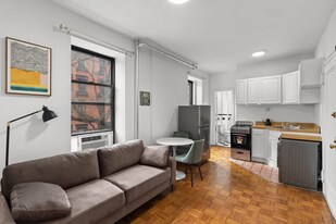 341 E 79th St, Unit 5A in New York, NY - Building Photo