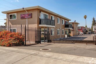 Park Place Apartments in Hayward, CA - Building Photo - Building Photo