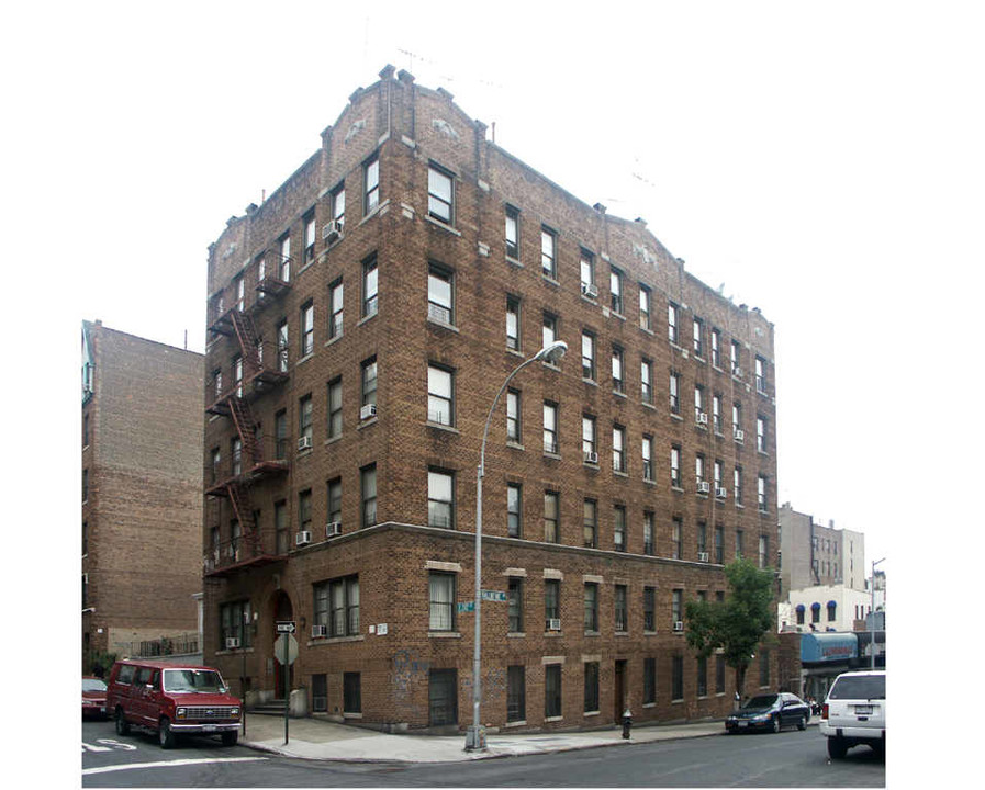 235-237 E 202nd St in Bronx, NY - Building Photo