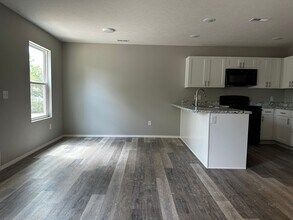 1286 S Westbury Dr in Republic, MO - Building Photo - Building Photo