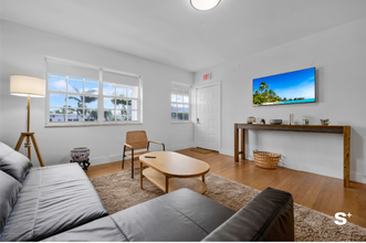 235 76th St-Unit -1 in Miami Beach, FL - Foto de edificio - Building Photo