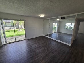248 SE 9th Ave in Deerfield Beach, FL - Building Photo - Building Photo