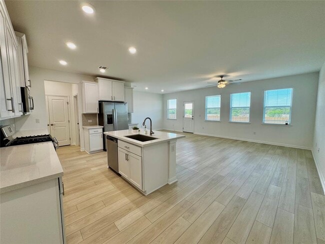 13901 Axel Johanson Dr in Del Valle, TX - Building Photo - Building Photo