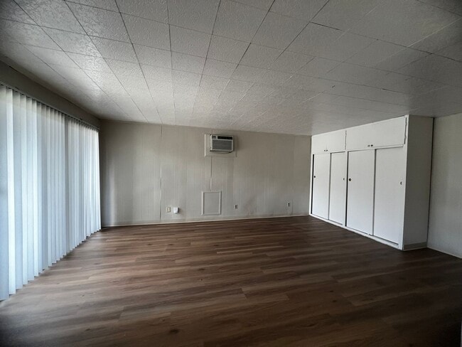 867 E Academy Ave in Tulare, CA - Building Photo - Building Photo