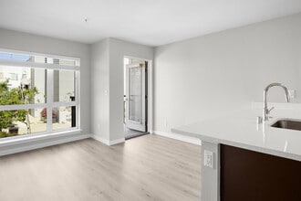 999 Hiawatha in Seattle, WA - Building Photo - Interior Photo