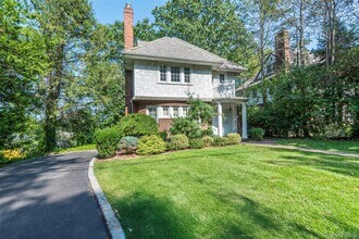 11 4th Rd in Great Neck, NY - Building Photo - Building Photo