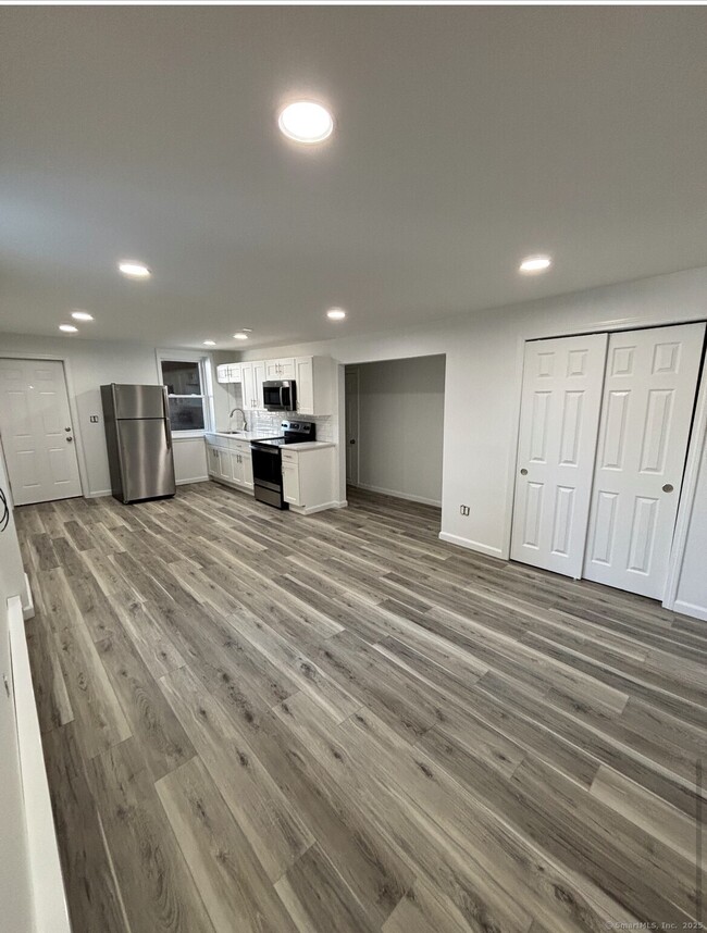 110 Rockwell Ave-Unit -2 in New Britain, CT - Foto de edificio - Building Photo