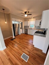 303 Quaker Ln S in West Hartford, CT - Building Photo - Building Photo