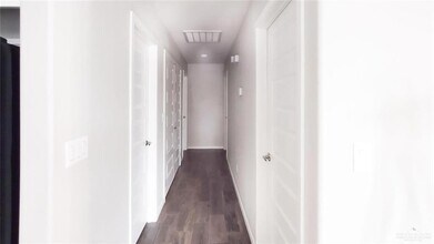 701 Cathedral Hl, Unit 1 in Edinburg, TX - Building Photo - Building Photo