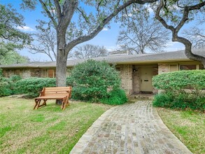 2601 Tanglewood Trail in Austin, TX - Foto de edificio - Building Photo