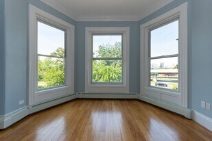 13 Bay State Rd in Boston, MA - Building Photo