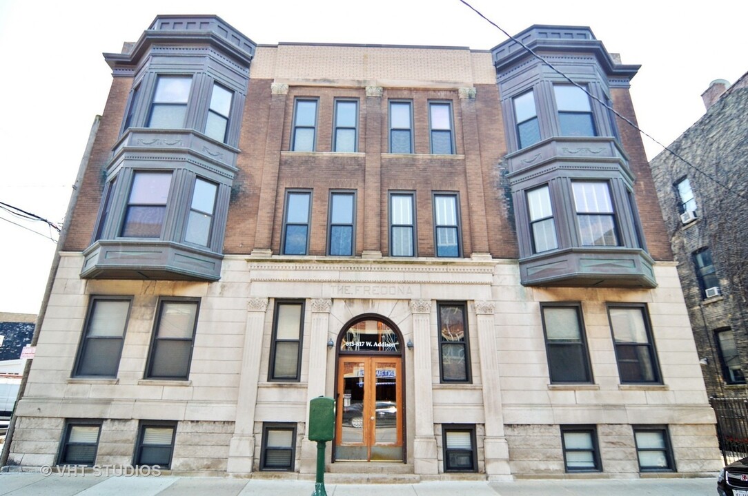 815 W Addison St in Chicago, IL - Building Photo