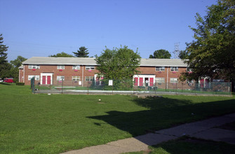 Park Brook Gardens in Middlesex, NJ - Building Photo - Building Photo