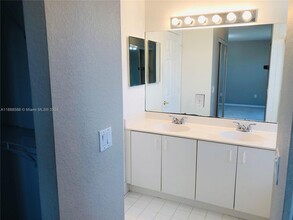 1713 NW 78th Way in Pembroke Pines, FL - Building Photo - Building Photo