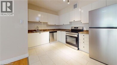 15 Hofstetter Ave in Kitchener, ON - Building Photo - Building Photo