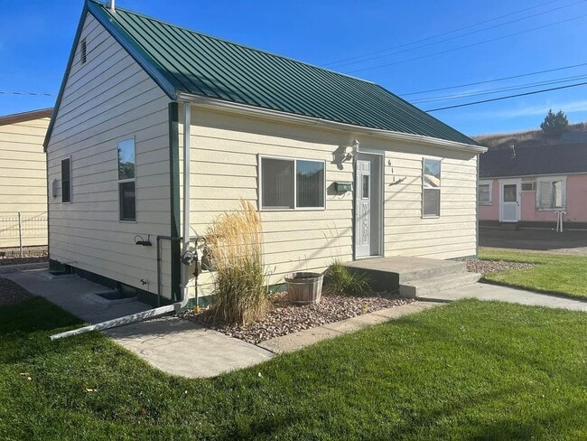property at 611 E Raymond St