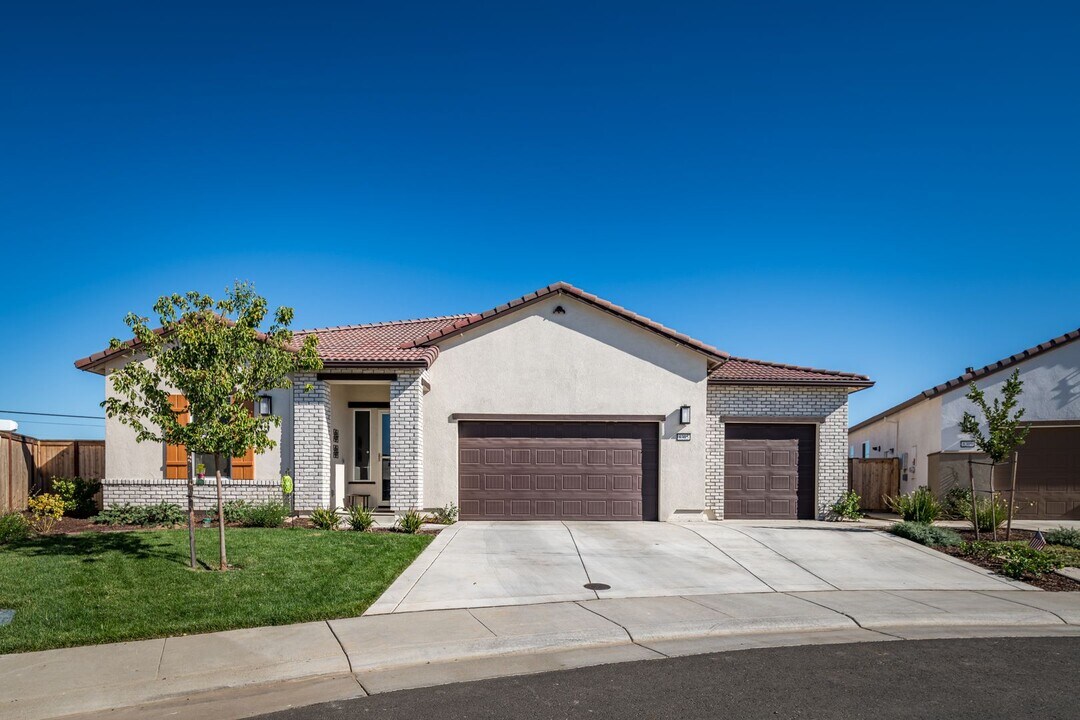 8305 Evans Tree Dr S in Roseville, CA - Building Photo