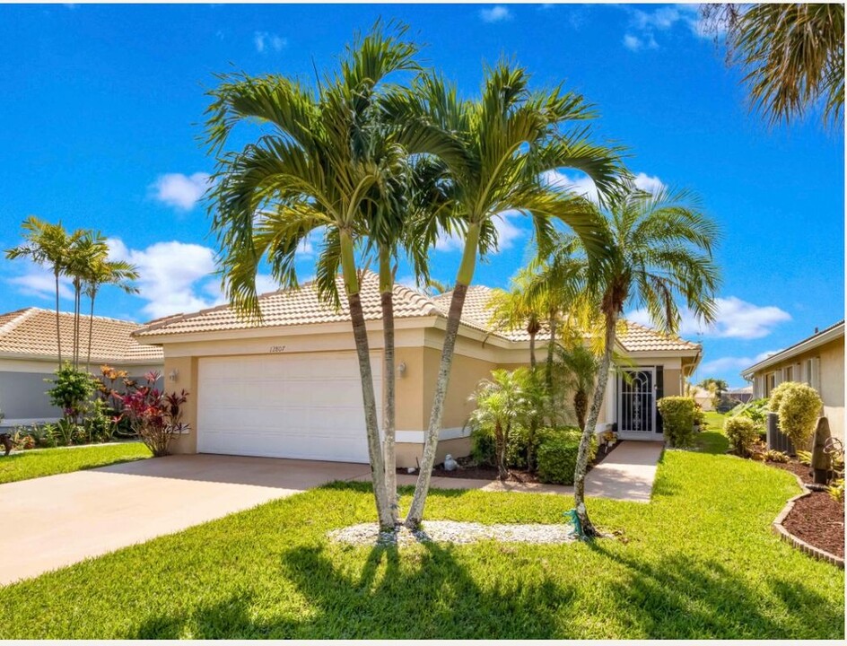 12807 Hampton Lakes Cir in Boynton Beach, FL - Building Photo