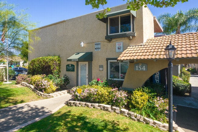 Mission Village in Ontario, CA - Foto de edificio - Building Photo