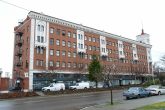 California Hotel in Emeryville, CA - Foto de edificio - Building Photo