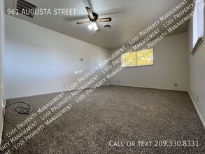 961 E Augusta St in Woodbridge, CA - Building Photo - Building Photo