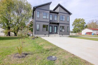 230 3rd St in Guthrie, KY - Building Photo - Building Photo