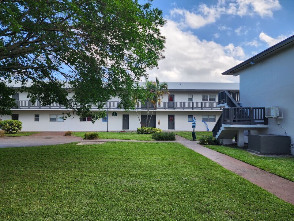 1460 NW 2nd St in Fort Lauderdale, FL - Building Photo