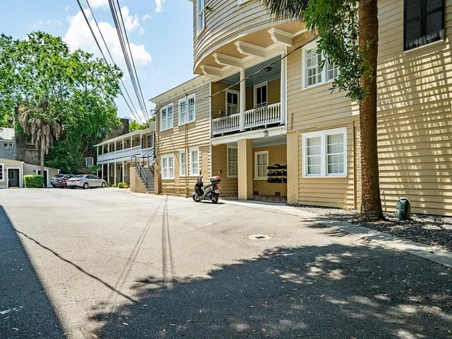33 Pitt St, Unit 11 in Charleston, SC - Foto de edificio - Building Photo