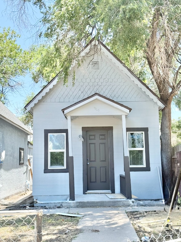 property at 910 W 13th St