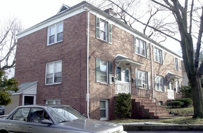 543 Beverly Rd in Teaneck, NJ - Foto de edificio - Building Photo