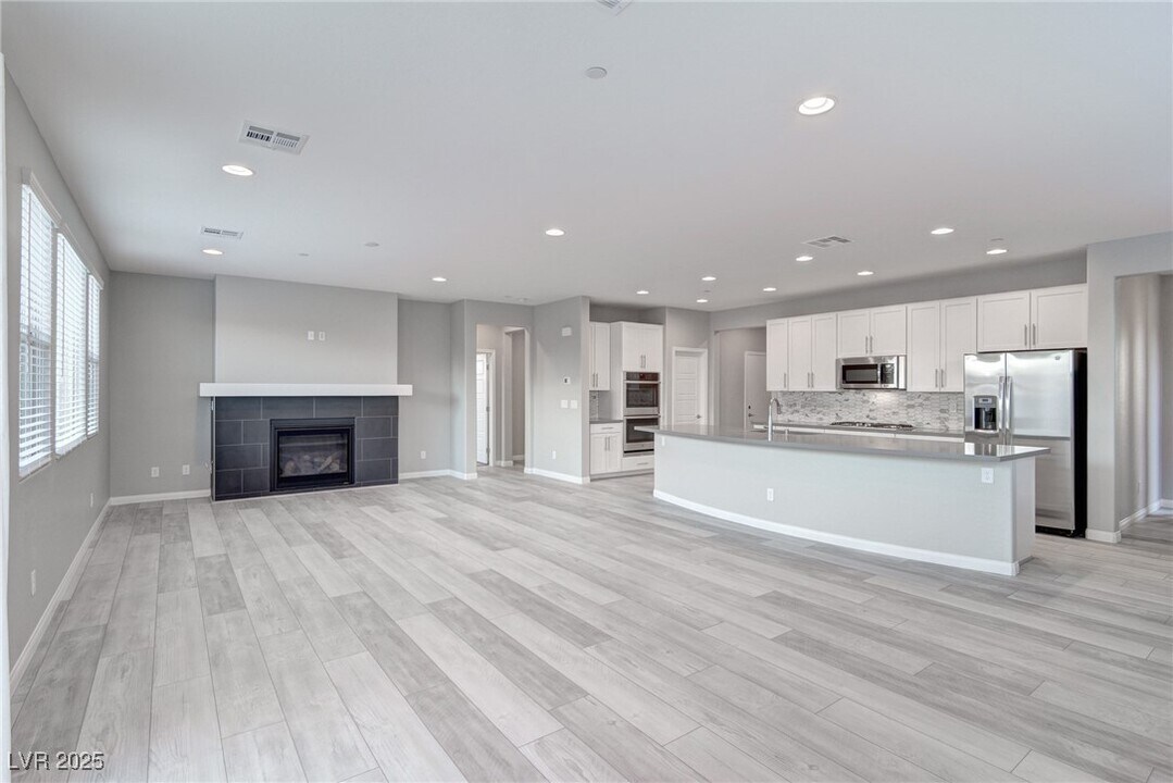 617 Chromatic Chord Ct in Henderson, NV - Building Photo