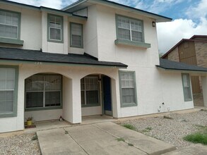 Las Villas Townhomes in Del Rio, TX - Building Photo - Building Photo