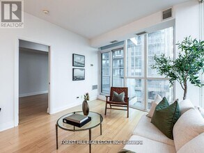 530 St Clair Ave W in Toronto, ON - Building Photo - Building Photo