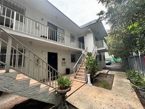 661 NW 1st St in Miami, FL - Building Photo - Building Photo