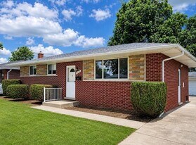 15435 Bainbridge St in Livonia, MI - Building Photo
