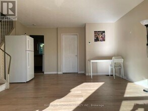 228 Westcourt Pl in Waterloo, ON - Building Photo - Building Photo