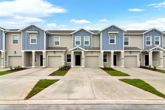 6153 Peaceful Pk Wy in Clermont, FL - Foto de edificio - Building Photo