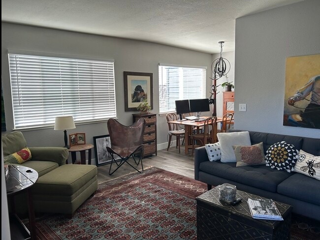 17709 Sunset Way, Unit 3 in Sonoma, CA - Foto de edificio - Building Photo