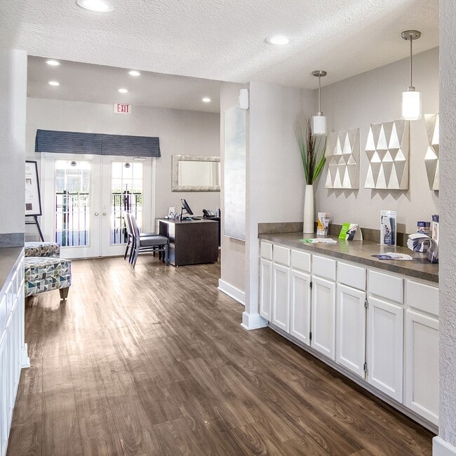 Laurel Pointe in Jacksonville, FL - Foto de edificio - Building Photo