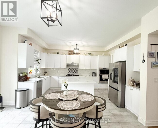 22 Settlers Cres in Bradford West Gwillimbury, ON - Building Photo - Building Photo