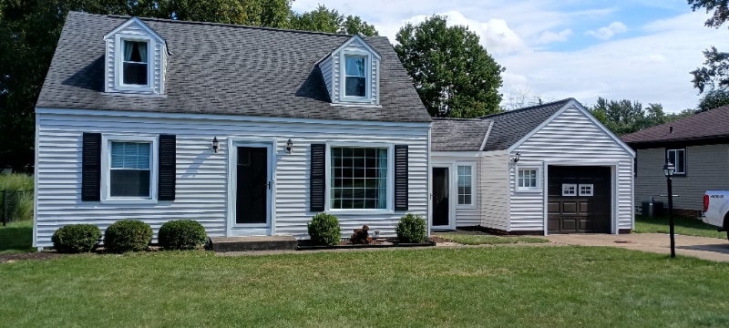 13920 Old Pleasant Valley Rd in Middleburg Heights, OH - Building Photo