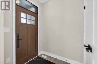 361 Queen St in Newmarket, ON - Building Photo - Building Photo