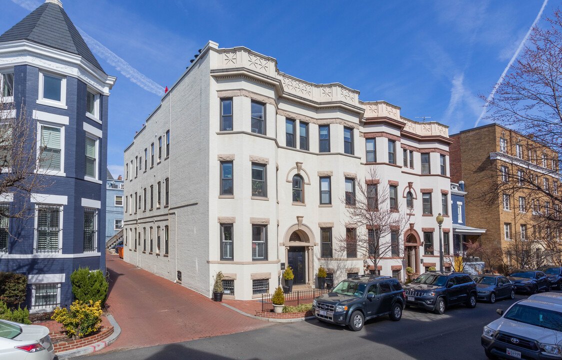 1737 Willard St NW in Washington, DC - Building Photo