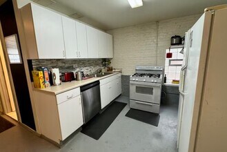 3237 W Thomas St, Unit G in Chicago, IL - Building Photo - Building Photo