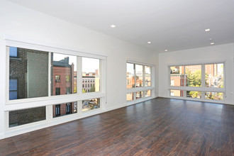 824 N Calvert St in Baltimore, MD - Building Photo - Interior Photo