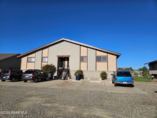 property at 980 N Old Chisholm Trail